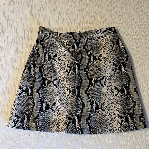 Faux snake skin skirt - Picture 1 of 4